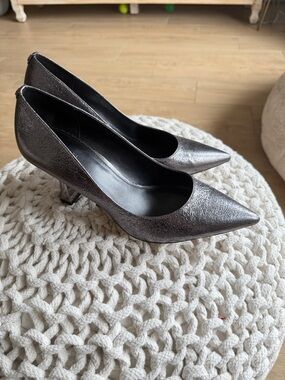 Metallic Silver Pointed-Toe Women’s Pumps